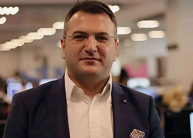 Cem Küçük'ün TGRT ve Türkiye Gazetesi'ndeki görevine son verildi 1 Cem Küçük’ün babası ölü bulundu