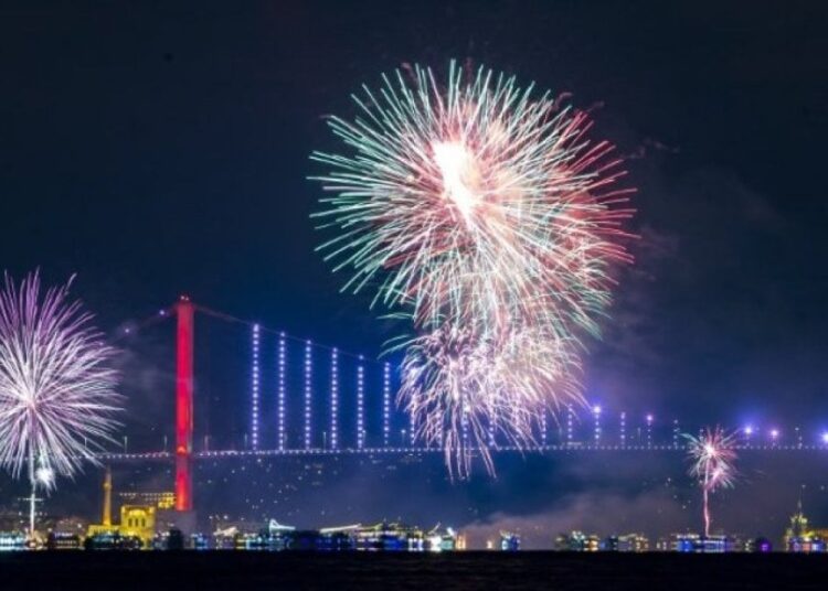 Yangınlar sonrası havai fişek ve patlayıcı-yanıcı madde satışı yasaklandı 1 Yangınlar sonrası havai fişek ve patlayıcı-yanıcı madde satışı yasaklandı
