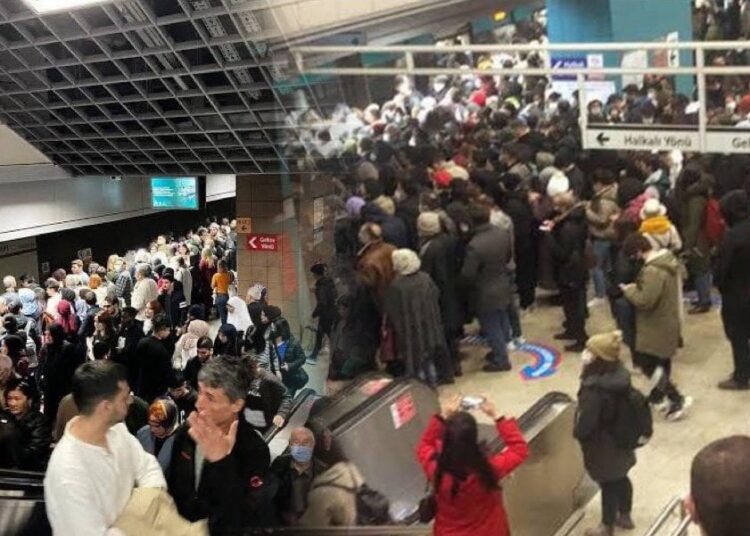 Makinistler iş bıraktı, Marmaray seferleri aksadı 1 Makinistler iş bıraktı, Marmaray seferleri aksadı