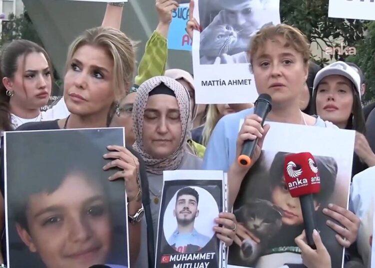 Mattia Ahmet Minguzzi’nin annesi oturma eylemine son verdi 1 Mattia Ahmet Minguzzi’nin annesi oturma eylemine son verdi