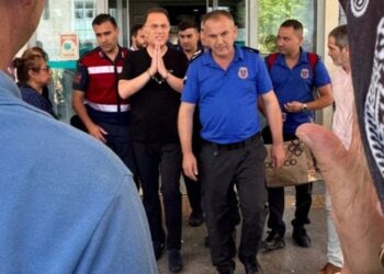 Beylikdüzü Belediye Başkanı Çalık Adli Tıp Kurumu’na sevk edildi 5 Beylikdüzü Belediye Başkanı Çalık Adli Tıp Kurumu’na sevk edildi