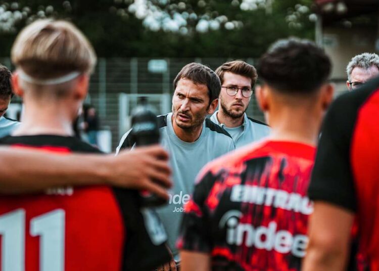 Kamil Aslan yazdı I Eintracht Frankfurt modeli ve günü kurtaran Türk takımları 1 Kamil Aslan yazdı I Eintracht Frankfurt modeli ve günü kurtaran Türk takımları