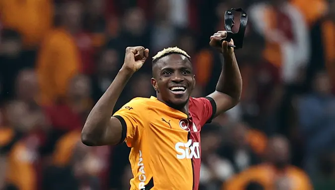 Osimhen gece yarısı paylaşım yaptı: Galatasaray için İstanbul'da 1 Galatasaray ve Napoli sonunda anlaştı: Osimhen transferi an meselesi
