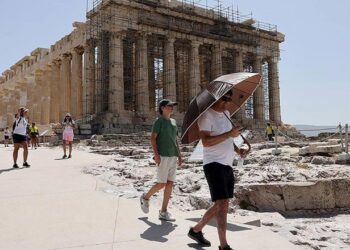 Yunanistan’da aşırı sıcaklar etkili oluyor: Akropolis Tapınağı ziyaretçilere kapatıldı