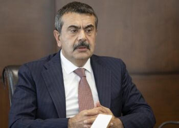 Yusuf Tekin’den kafa karıştıran LGS açıklaması: Bir arkadaşımız nasıl olduysa cep telefonuyla girmiş