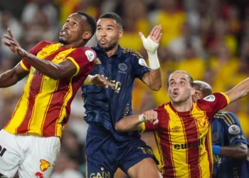 Fenerbahçe, lige kayıpla başladı