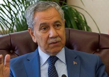 Bülent Arınç’tan o gazeteye sert tepki: ‘Utanmaz gazete, ahlaktan, edepten yoksun’