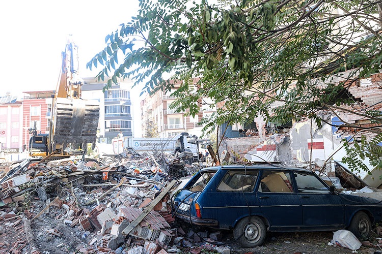 Balıkesir'de 831 ağır hasarlı yapı belirlendi 1 Balıkesir’de 831 ağır hasarlı yapı belirlendi