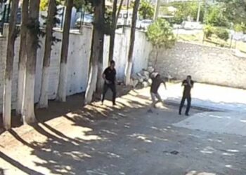 Belediye başkanı, zabıtaları sopayla dövdü