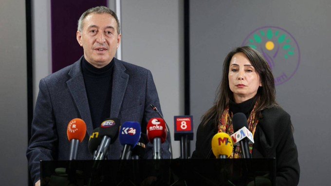 DEM Parti'den İBB operasyonuna tepki: "Barışın tesisi için operasyonlardan vazgeçilmeli" 1 DEM Parti’den İBB operasyonuna tepki: “Barışın tesisi için operasyonlardan vazgeçilmeli”