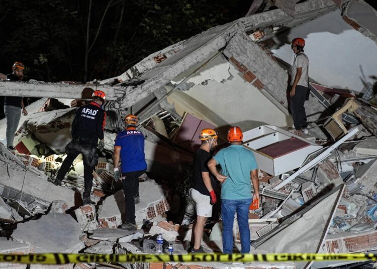 Balıkesir'de 9 saatte 221 artçı deprem meydana geldi 1 Sındırgı depreminde bir kişi hayatını kaybetti, 29 kişi de yaralandı