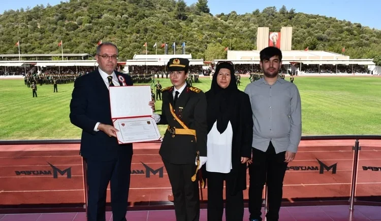 Ömer Halisdemir’in kızı teğmen oldu