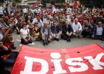 DİSK, asgari ücret için gelecek ay meydanlara iniyor