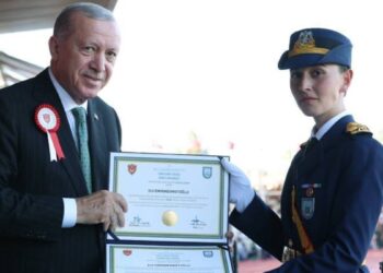 Hava Harp Okulu’nun devre birincisi bu yıl da kadın teğmenlerden