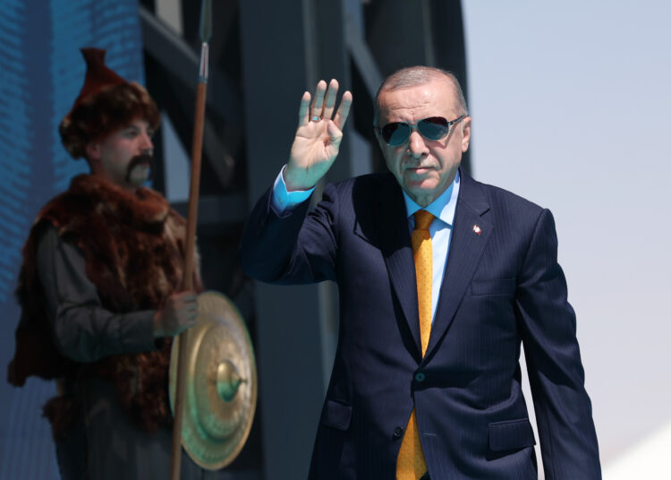 The Economist'ten Erdoğan analizi: Müslümanların haklarını savunan lider 1 Hüsnü Yusuf Turabiç yazdı I ‘Son düzlük’ ile ‘kılıç’ arasında!