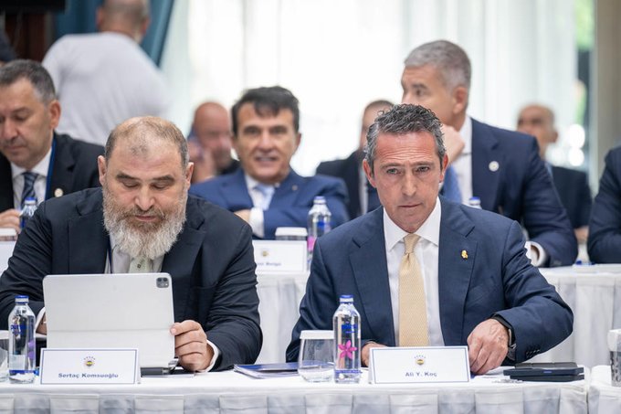 Fenerbahçe'de kritik toplantı: 4 hoca adayı belli oldu 1 Fenerbahçe’de kritik toplantı: 4 hoca adayı belli oldu