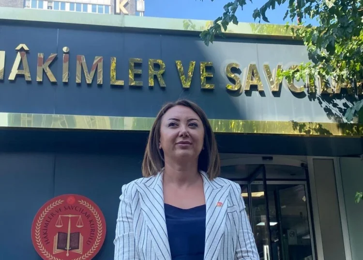 CHP'den ‘İBB dava borsası’ için HSK'ya başvuru 1 CHP’den ‘İBB dava borsası’ için HSK’ya başvuru