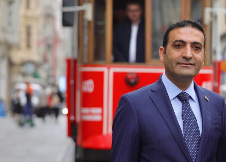 Beyoğlu Belediye Başkanı İnan Güney'in de aralarında olduğu 8 kişi tutuklandı 1 Beyoğlu Belediye Başkanı İnan Güney’in de aralarında olduğu 8 kişi tutuklandı