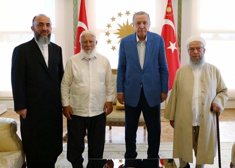 İsmailağa Cemaati'nden Cumhurbaşkanı Erdoğan'a ziyaret 1 İsmailağa Cemaati’nden Cumhurbaşkanı Erdoğan’a ziyaret
