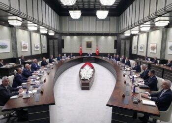 Kulis: Sahte diploma skandalı Kabine’yi mi değiştirecek?