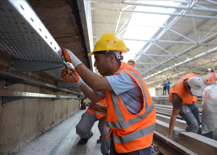 Mesai sonrası eğitim ücrete tabi olacak 1 Hükümetten kamu işçisine yeni teklif: Dört aşamalı artış planı sunuldu
