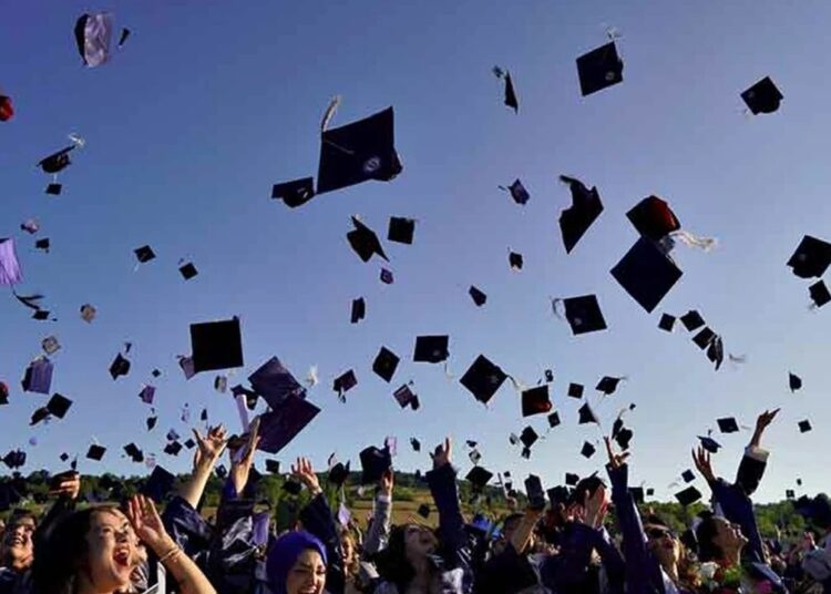 Esat Aytan yazdı I Kep Havaya Kalkarken, Acaba Neler Yere Düşüyor? 1 Tuna Cevher yazdı I Sahte Diploma Skandalı Gençlerin Umudunu Vurdu