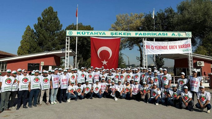 Kütahya Şeker Fabrikası’nda 30 yıl sonra üretim durdu: 'Patrona devasa kâr işçiye sefalet' 1 Kütahya Şeker Fabrikası’nda 30 yıl sonra üretim durdu: ‘Patrona devasa kâr işçiye sefalet’