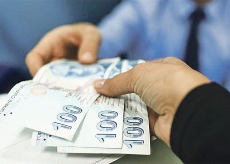 Memur-Sen’den “maaş artışları yeniden düzenlensin" çağrısı 1 Hükümet memurlar için zam teklifini açıkladı: Memur-Sen’den ‘ciddiyetsiz’ tepkisi