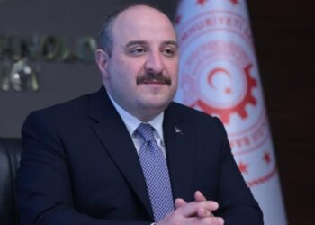 AK Parti’li Mustafa Varank’ı sinirlendiren ‘not ortalaması’ mesajı: Siyasi kariyerini bitirme sözü verdi