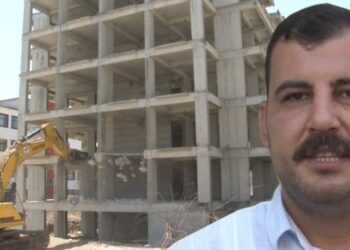 Kendini ihbar eden müteahhit, 5 katlı binasını yıktırdı