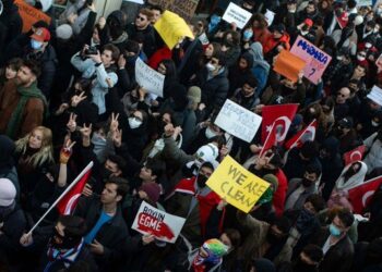 19 Mart protestolarına katılan üniversite öğrencisi yurttan atıldı