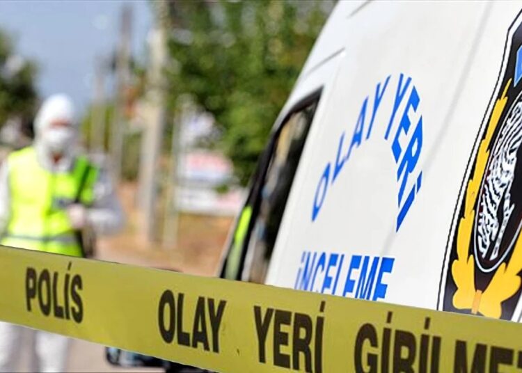Polis memuru, eşi ve iki çocuğunu katledip intihar etti