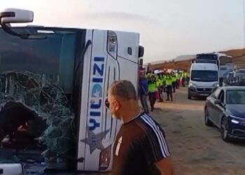 İstanbul’da virajı alamayan yolcu otobüsü devrildi: 3 ölü, 20 yaralı