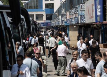 Okullar açılıyor: Otogarlarda dönüş yoğunluğu başladı 1 Okullar açılıyor: Otogarlarda dönüş yoğunluğu başladı