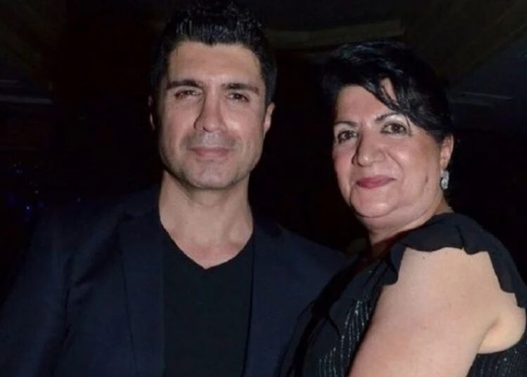 Annesi, Özcan Deniz'i hayatından çıkardığını açıkladı 1 Annesi, Özcan Deniz’i hayatından çıkardığını açıkladı