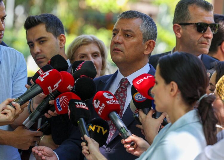 "Özel'in ekibi yeni parti için bina tuttu" iddiası 1 Özgür Özel: Bahçeli’nin açıklamalarını kıymetli buluyoruz, çağrısı kıymetlidir
