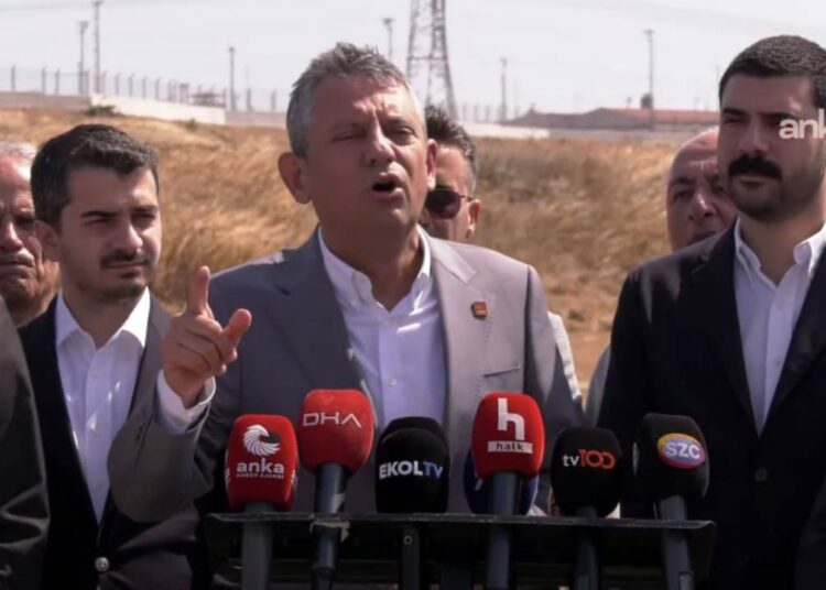 Özgür Özel'den Özlem Çerçioğlu açıklaması: Olmaz olsun böyle aydınlanma 1 Özgür Özel’den Özlem Çerçioğlu açıklaması: Olmaz olsun böyle aydınlanma