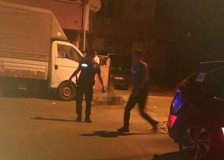 Park yeri kavgasında kardeşini öldürüp yengesini yaraladı 1 Park yeri kavgasında kardeşini öldürüp yengesini yaraladı