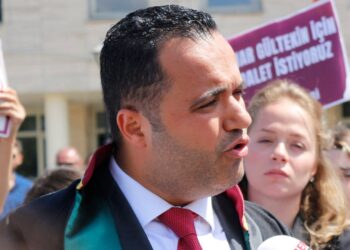 Gözaltındaki Avukat Rezan Epözdemir adliyeye sevk edildi