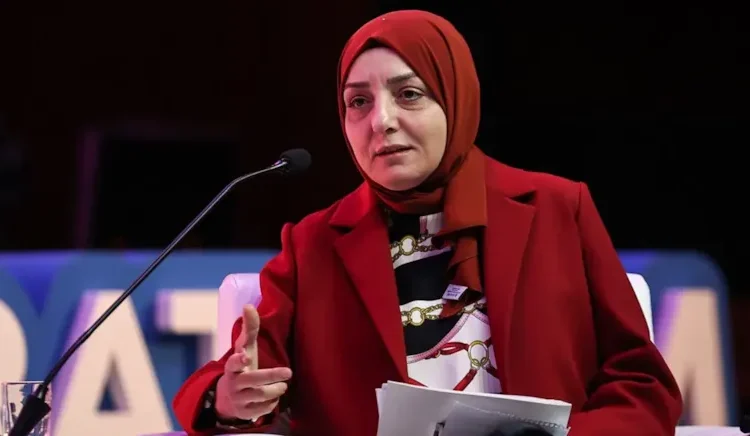 Cumhurbaşkanı Başdanışmanı Saadet Oruç'tan 'ters kelepçe' özrü 1 Cumhurbaşkanı Danışmanı sohbet odasında sinirlendi: ‘Seni yarın ters kelepçe ile aldırtmazsam…’