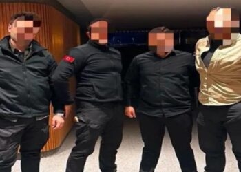 Sahte polislerin foyası ortaya çıktı: Cumhurbaşkanlığı forsu kullanan çete çökertildi 9 Sahte polislerin foyası ortaya çıktı: Cumhurbaşkanlığı forsu kullanan çete çökertildi