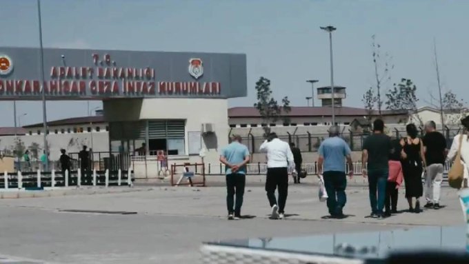 İmamoğlu, İBB tutuklusu kadınların belgeselini paylaştı: "Pislik içinde günlerce tutuldular" 1 İmamoğlu, İBB tutuklusu kadınların belgeselini paylaştı: “Pislik içinde günlerce tutuldular”