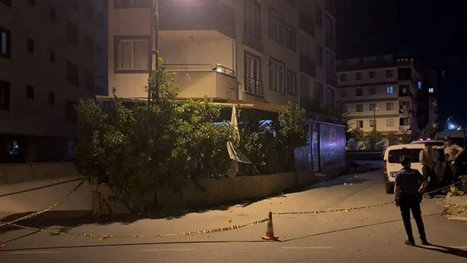 Sultanbeyli'de silahlı çatışma: Kurşunlar evlere isabet etti 1 Sultanbeyli’de silahlı çatışma: Kurşunlar evlere isabet etti