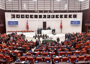 Uçum'dan yeni anayasa için erteleme sinyali: Bu dönem değil, 29. Meclis yapacak 1 Terörsüz Türkiye Komisyonu ilk toplantısını haftaya yapacak