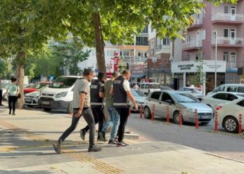 Kadın gazeteciyi tehdit eden silahlı şüpheli tutuklandı