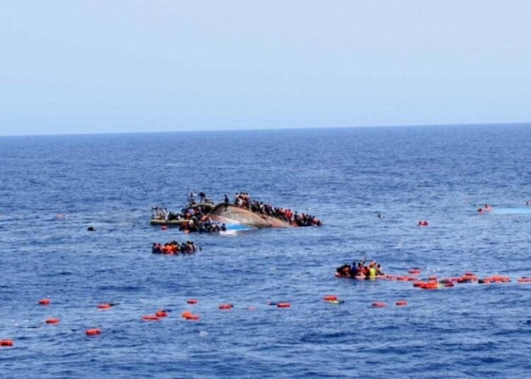 Göçmenleri taşıyan tekne alabora oldu, 55 kişi hayatını kaybetti 1 Göçmenleri taşıyan tekne alabora oldu, 55 kişi hayatını kaybetti