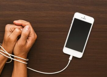 Günde 5 saatten fazla telefon kullanıyorsanız bağımlısınız
