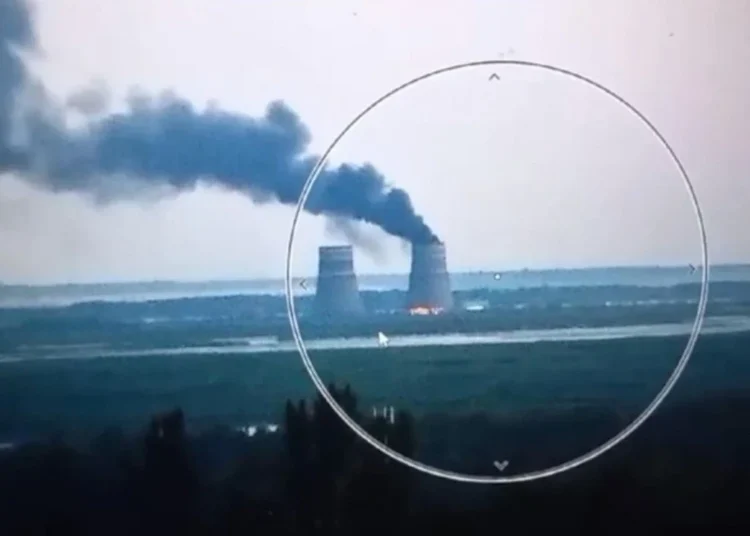 Ukrayna’daki Zaporijya nükleer santrali tesisleri vuruldu 1 Ukrayna’daki Zaporijya nükleer santrali tesisleri vuruldu