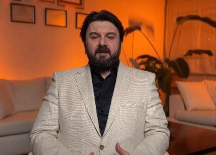 Ünlü psikiyatrist Volkan Uçak da lise mezunu çıktı 1 Ünlü psikiyatrist Volkan Uçak da lise mezunu çıktı