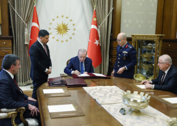 YAŞ kararları: Genelkurmay Başkanı değişti, 43 general ve amiral emekli edildi